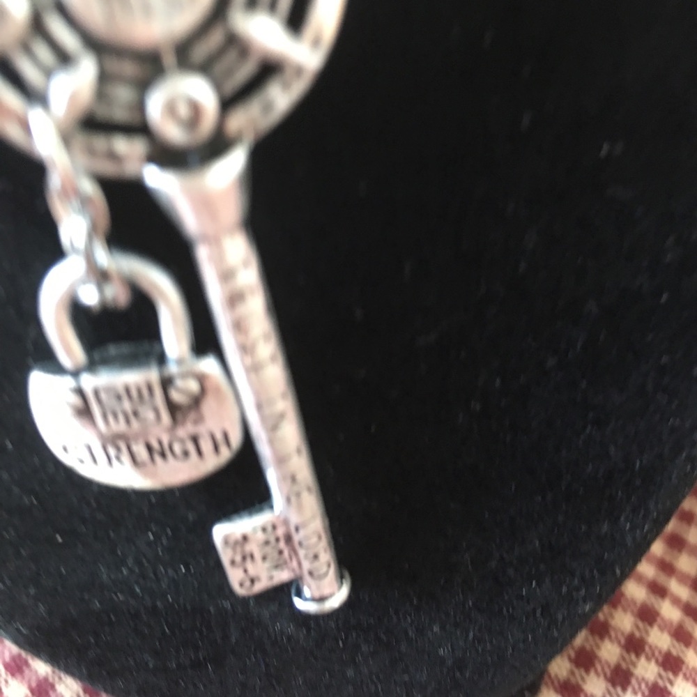 🌼 PROVERBS KEY NECKLACE 🌼 - Picture 3 of 4